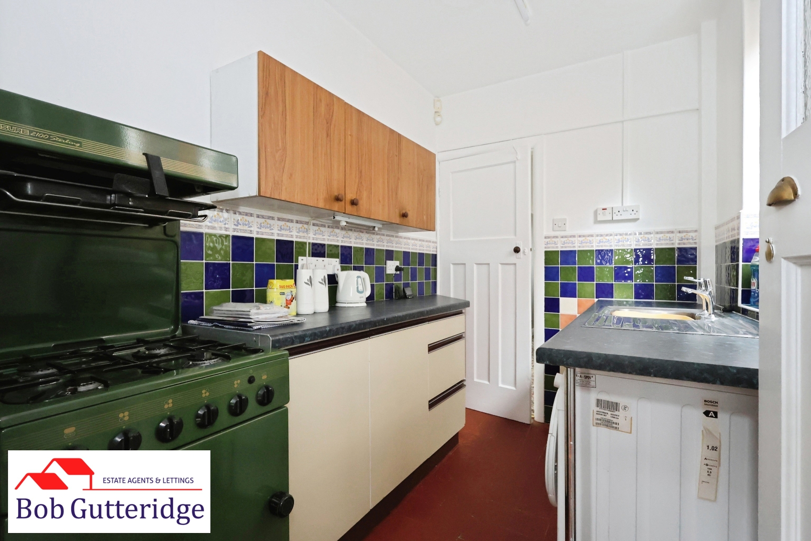 FITTED KITCHEN